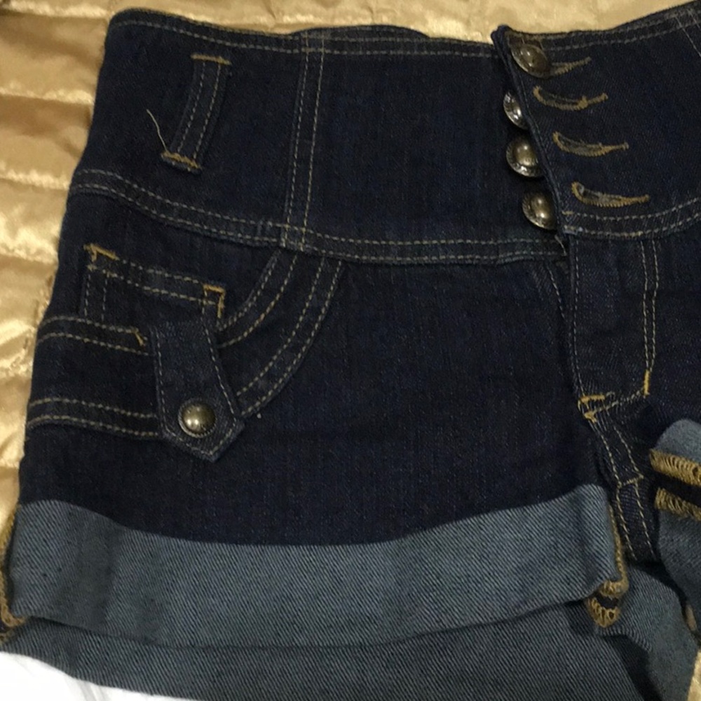 Shorts - Picture 3 of 4